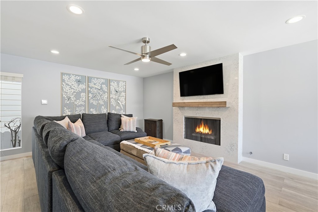 Residential Lease for rent at 116 5th Place, Manhattan Beach CA featuring 5 beds and 3 baths