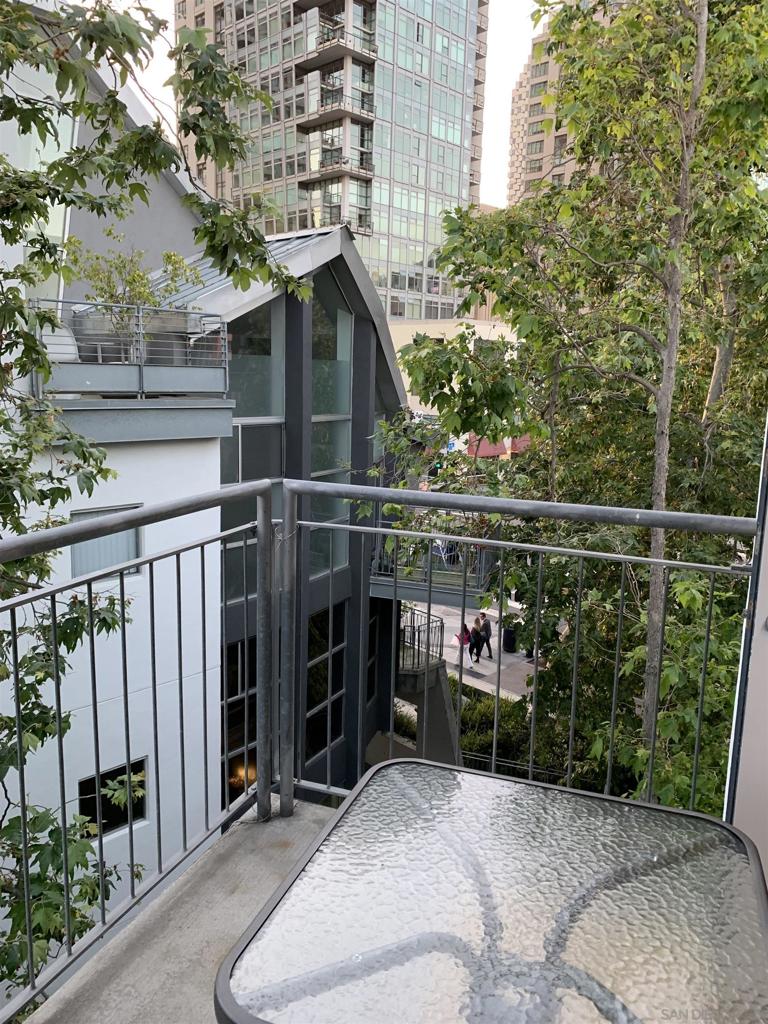 Residential Lease for rent at 101 Market St. 437, San Diego CA featuring 1 bed and 1 bath