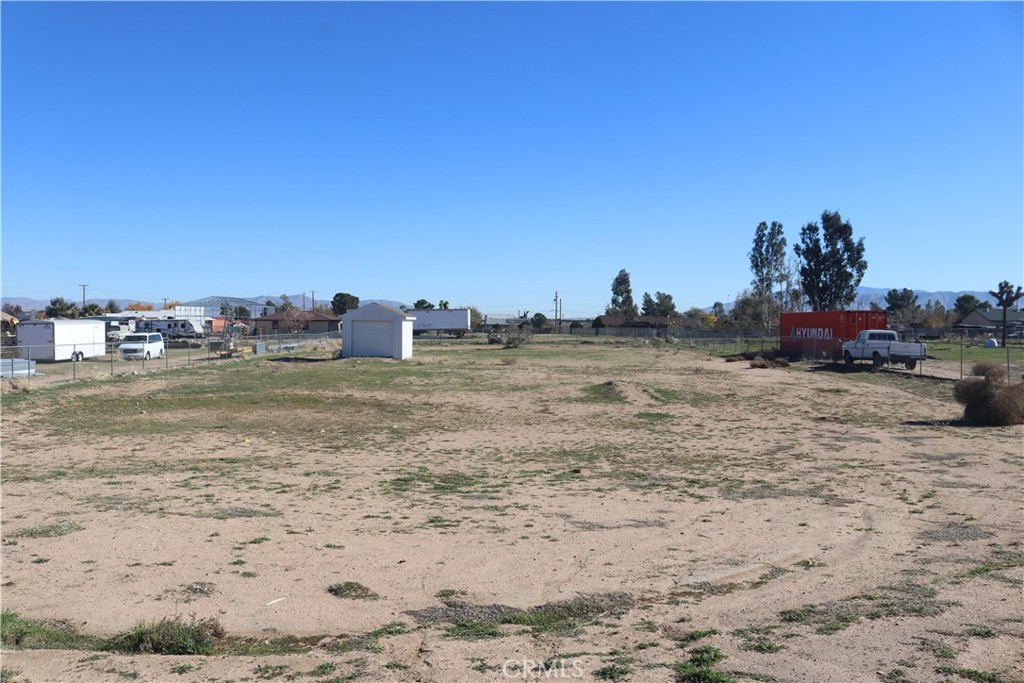 Residential Lease for rent at 11243 Pinon Avenue, Hesperia CA featuring 3 beds and 2 baths