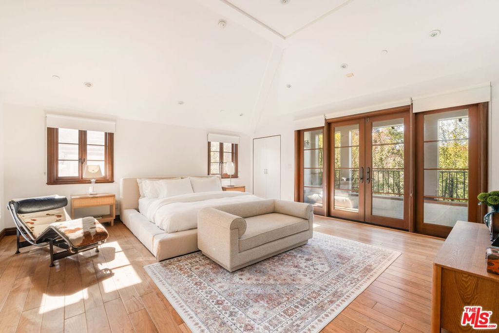 Residential Lease for rent at 604 N Alta Drive, Beverly Hills CA featuring 7 beds and 8 baths