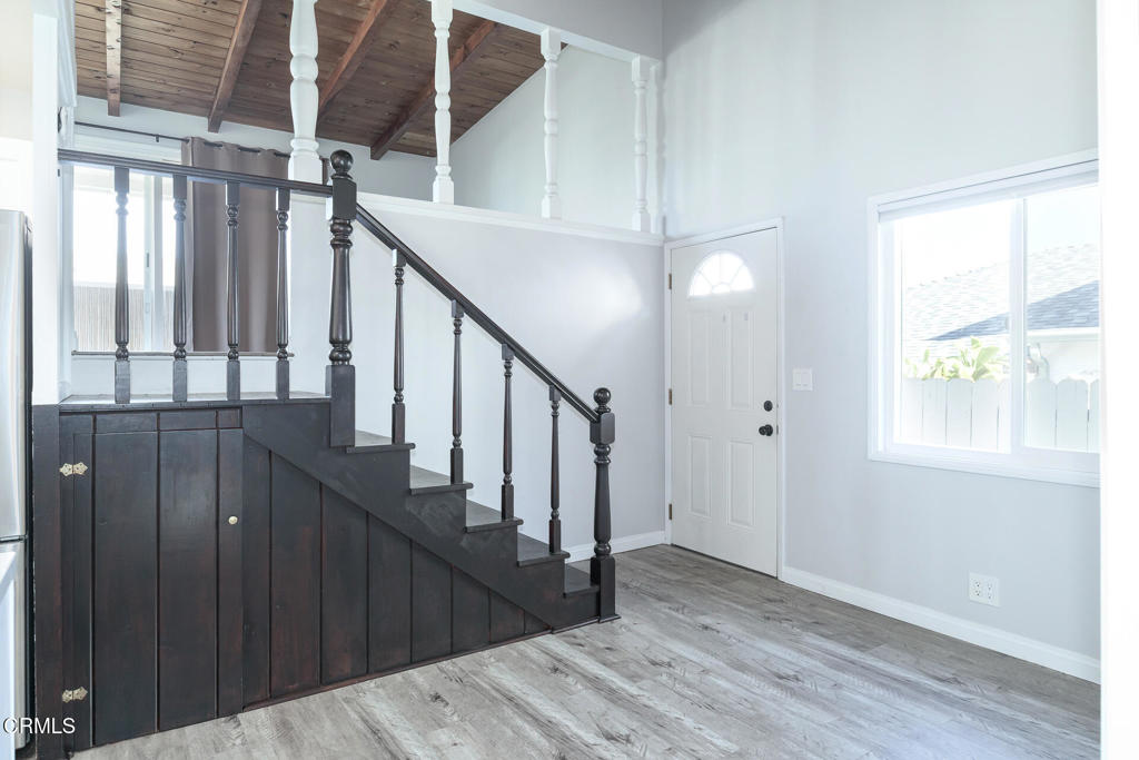 Residential Lease for rent at 288 Cahuenga Drive, Oxnard CA featuring 2 beds and 2 baths