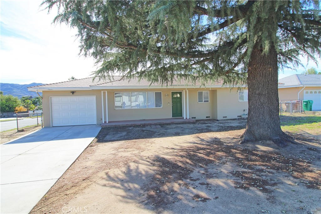 Residential Lease for rent at 1416 W Nicolet Street, Banning CA featuring 3 beds and 1 bath