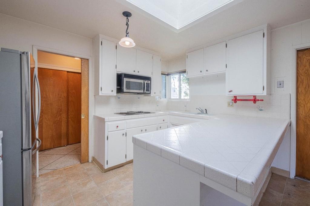 Residential for sale at 826 Central Avenue, Salinas CA featuring 3 beds and 2 baths