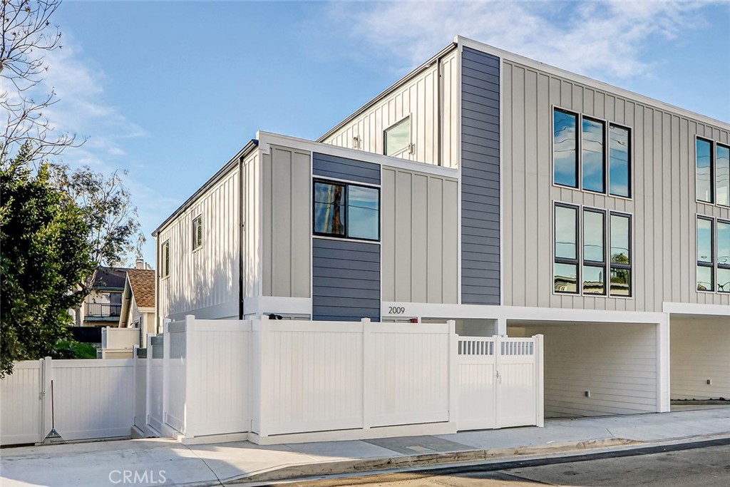 Active for sale at Redondo Beach, CA, Redondo Beach, CA CA and 5 baths