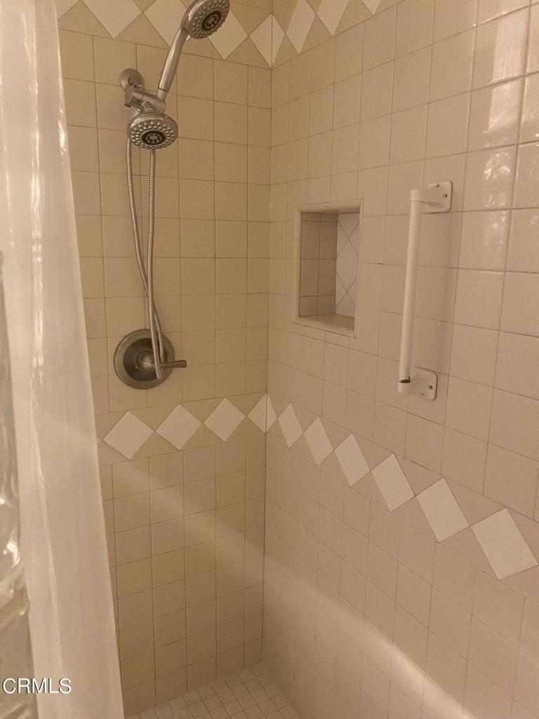 Residential Lease for rent at 17109 Village 17, Camarillo CA featuring 2 beds and 2 baths