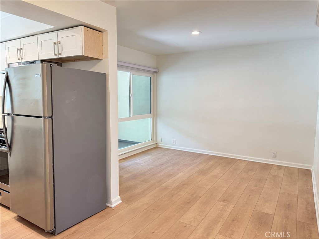 Residential Lease for rent at 251 N Oakland Ave 10, Pasadena CA featuring 1 bed and 1 bath