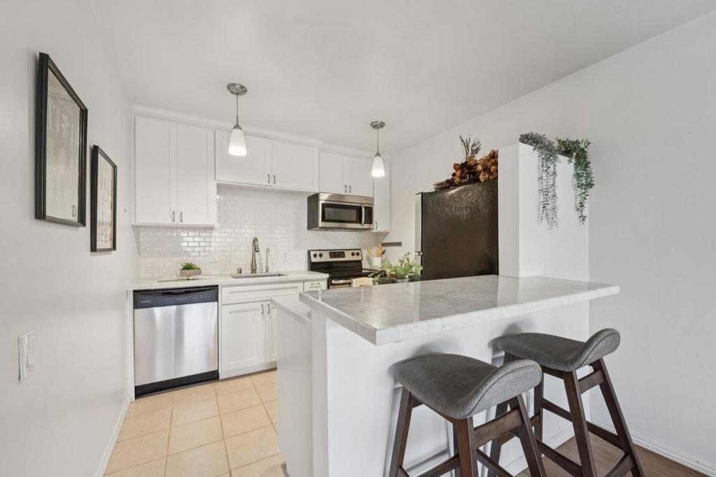 Residential for sale at 323 Monte Vista Avenue 203, Oakland CA featuring 1 bed and 1 bath