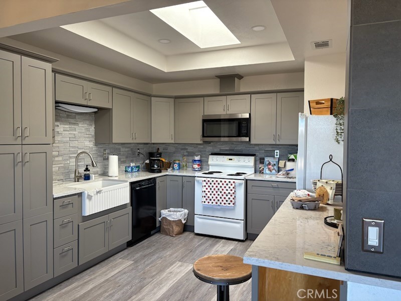 Residential Lease for rent at 28375 Paseo Grande, Menifee CA featuring 2 beds and 2 baths