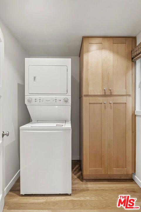 Residential Lease for rent at 733 Westmount Drive, West Hollywood CA featuring 1 bed and 1 bath