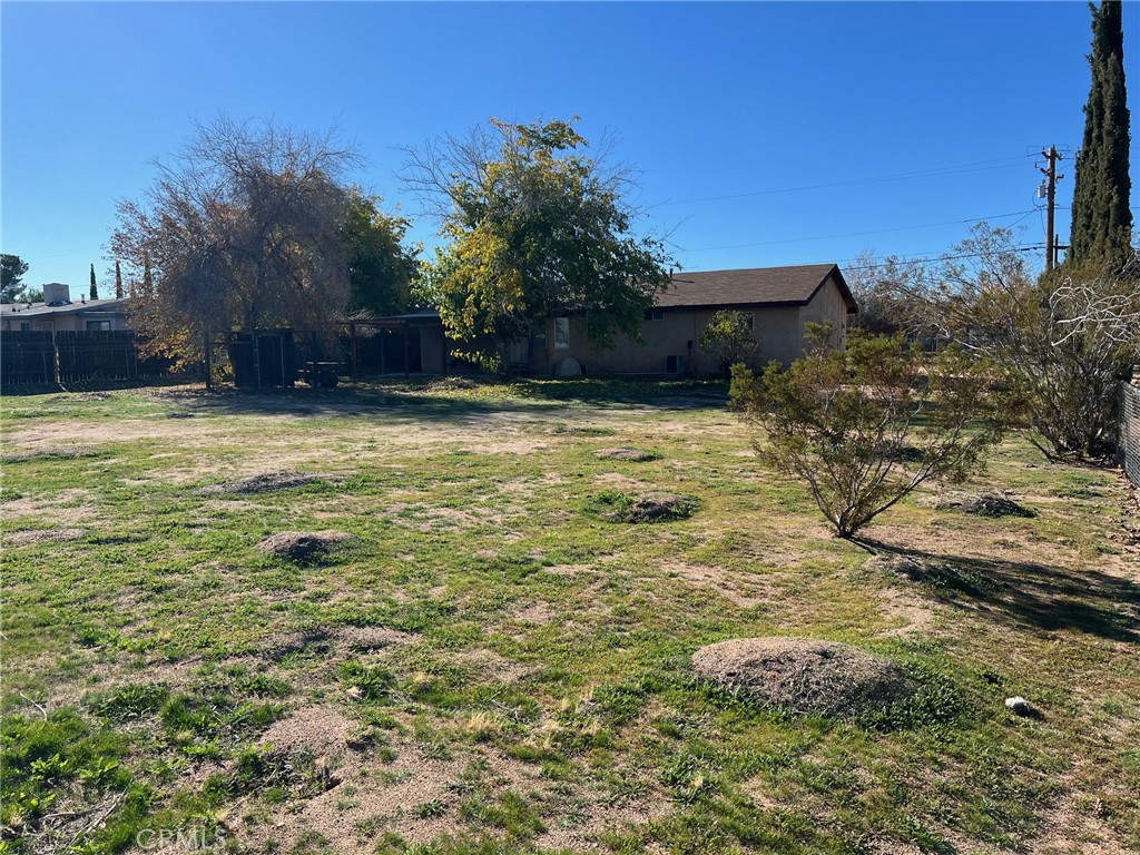 Residential for sale at 10643 Redwood, Hesperia CA featuring 3 beds and 1 bath