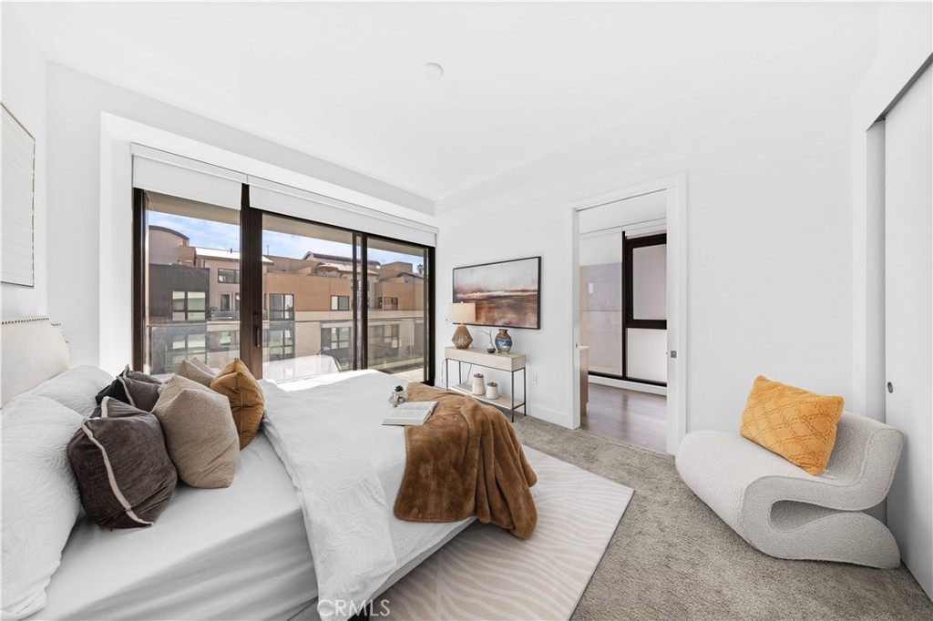 Residential for sale at 709 E Walnut Street 417, Pasadena CA featuring 3 beds and 2 baths