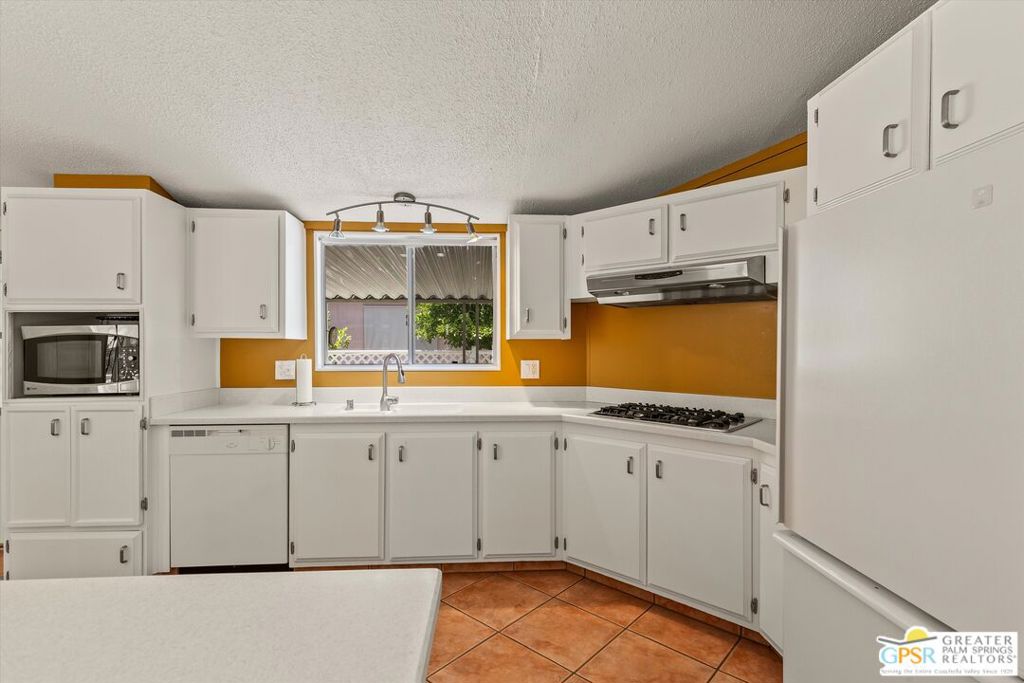 Manufactured In Park for sale at 318 Via Don Benito, Cathedral City CA featuring 2 beds and 2 baths