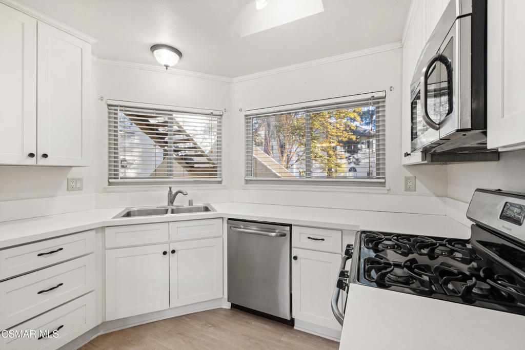 Residential for sale at 3192 Darby Street 113, Simi Valley CA featuring 2 beds and 1 bath