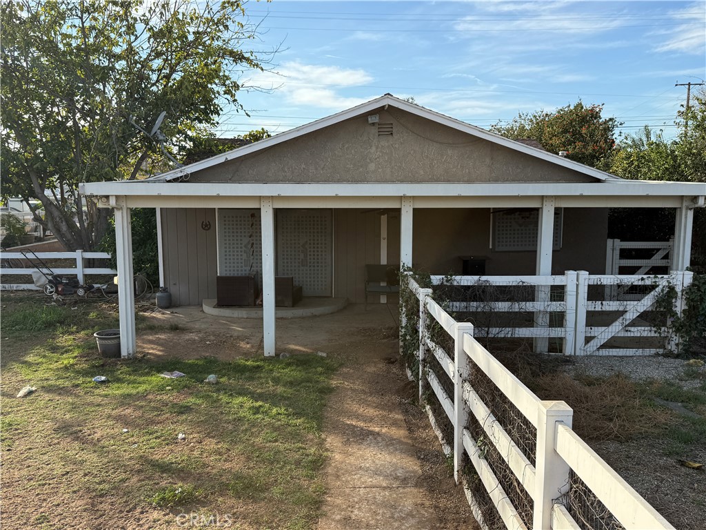 Residential for sale at 3581 Corona, Norco CA featuring 2 beds and 1 bath