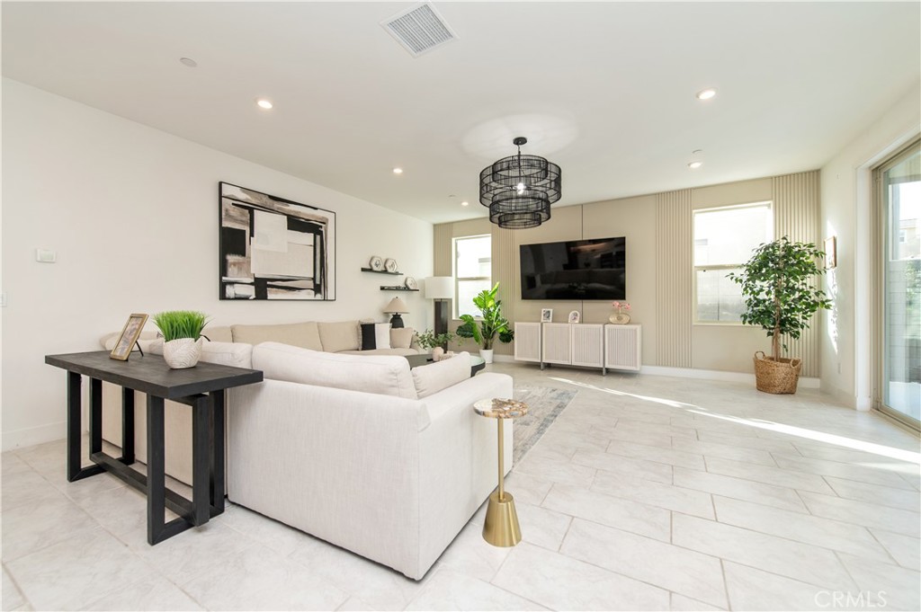 Residential Lease for rent at 295 Autumn Way, Rancho Mission Viejo CA featuring 5 beds and 4 baths