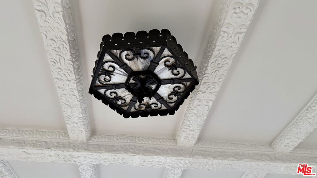 Residential Lease for rent at 1302 N Sweetzer Avenue 405, West Hollywood CA featuring 2 beds and 2 baths