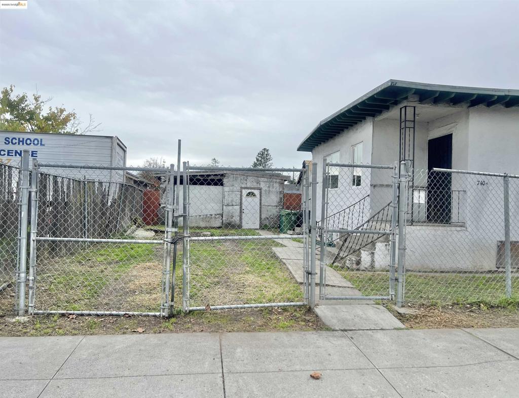 Residential Income for sale at 740 Tyler St, Oakland CA