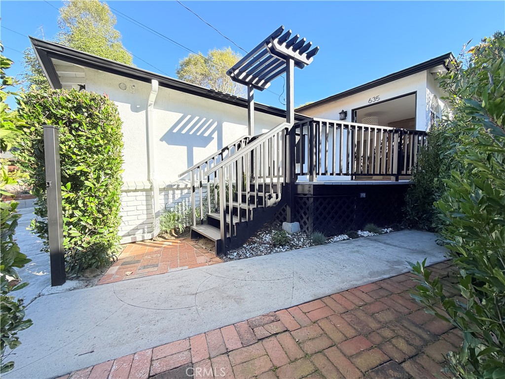 Residential Lease for rent at 635 Saint Anns Drive, Laguna Beach CA featuring 2 beds and 1 bath