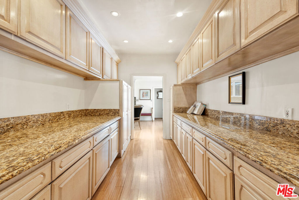 Residential Lease for rent at 1148 COLDWATER CANYON Drive, Beverly Hills CA featuring 6 beds and 8 baths