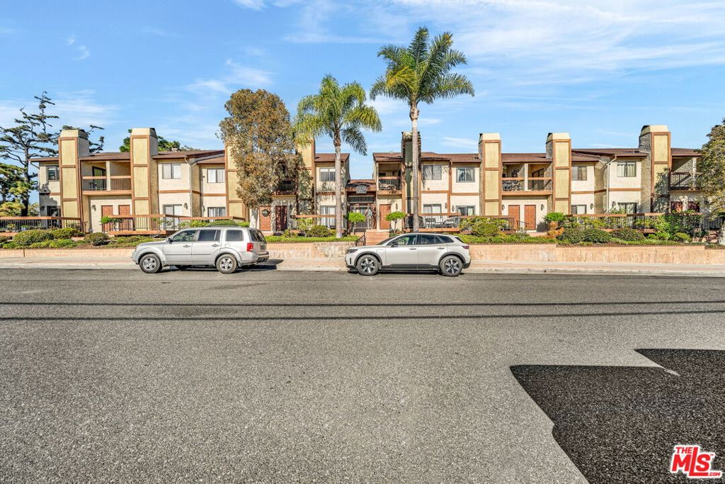 Residential Lease for rent at 2333 241st Street 3, Lomita CA featuring 2 beds and 2 baths