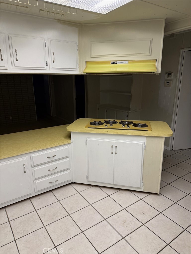 Manufactured In Park for sale at 81 Calle Del Espacio, Palm Springs CA featuring 2 beds and 2 baths