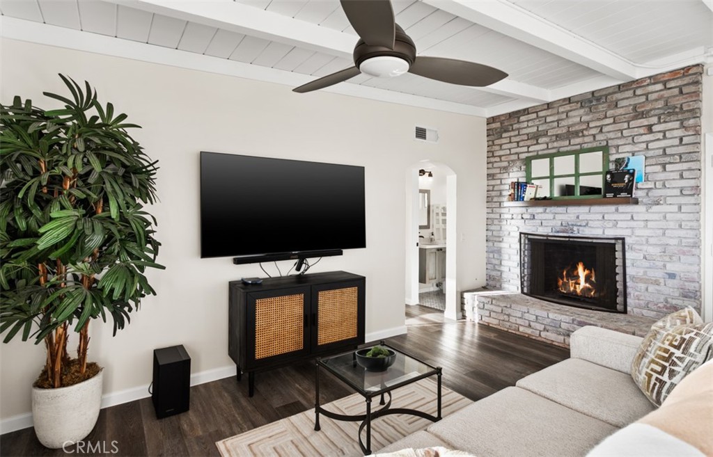 Residential for sale at 284 Chiquita, Laguna Beach CA featuring 4 beds and 4 baths