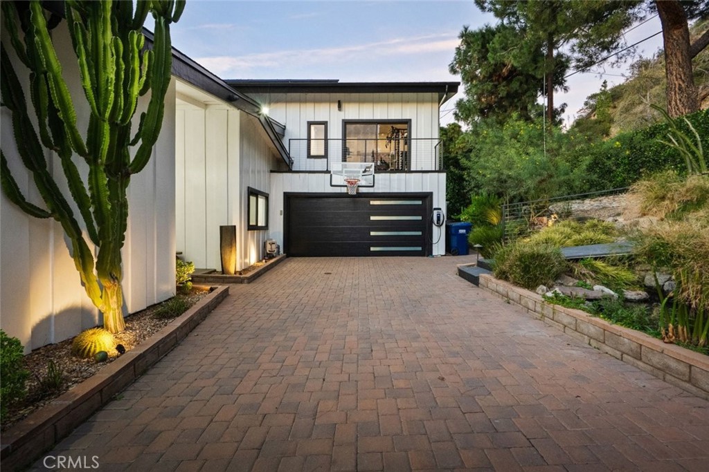 Residential for sale at 5481 Ocean View Boulevard, La Canada Flintridge CA featuring 5 beds and 3 baths