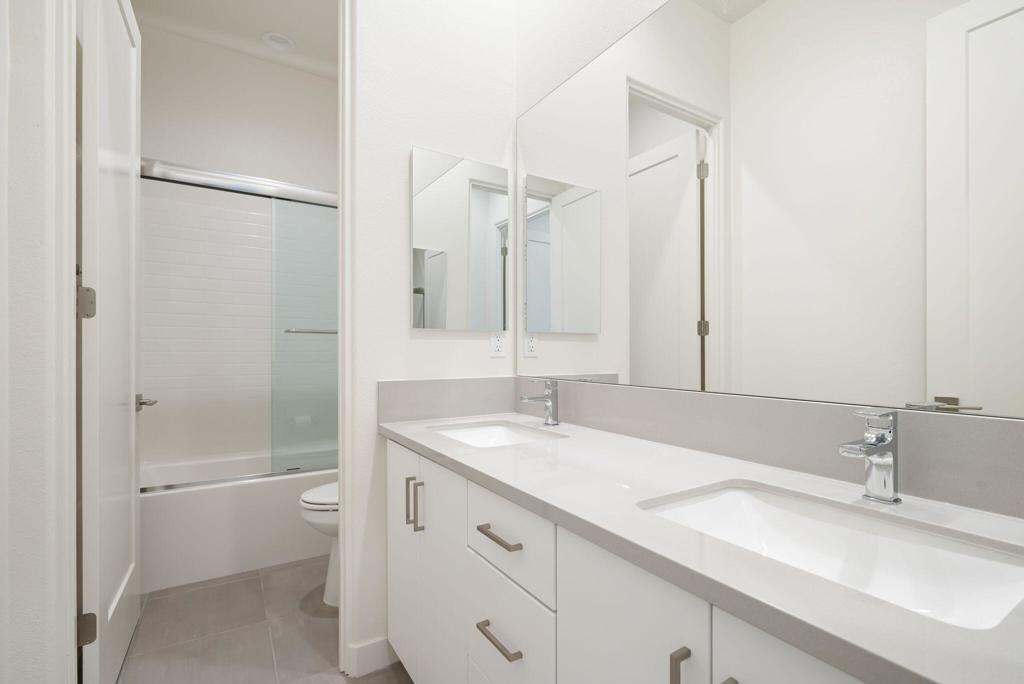 Residential Lease for rent at 80422 Platinum Way, La Quinta CA featuring 3 beds and 3 baths