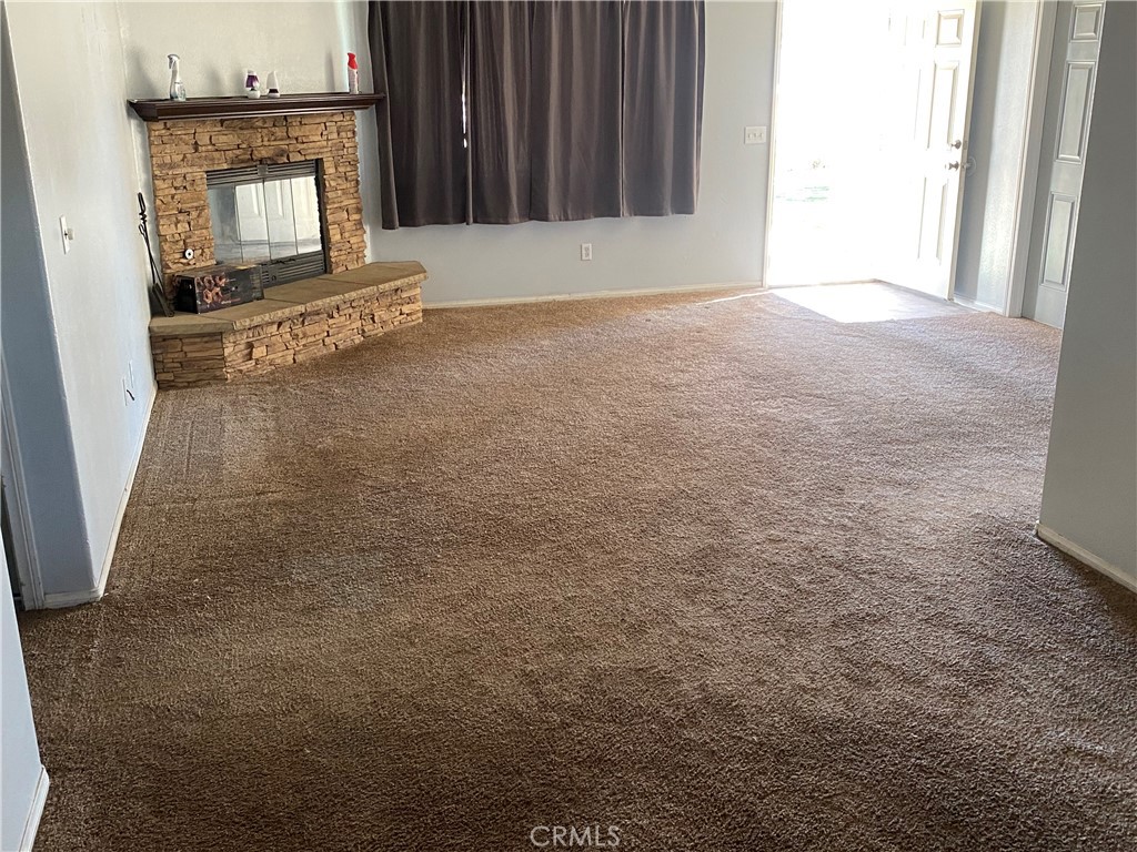 Residential Lease for rent at 15006 Temecula, Apple Valley, San Bernardino County CA featuring 4 beds and 2 baths