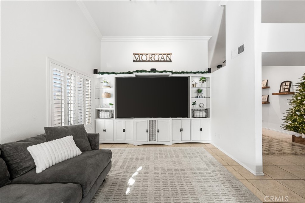 Residential for sale at 4565 Brisa, Palmdale CA featuring 4 beds and 2 baths