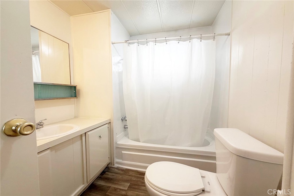 Manufactured In Park for sale at 70210 Highway 111 44, Rancho Mirage CA featuring 1 bed and 1 bath