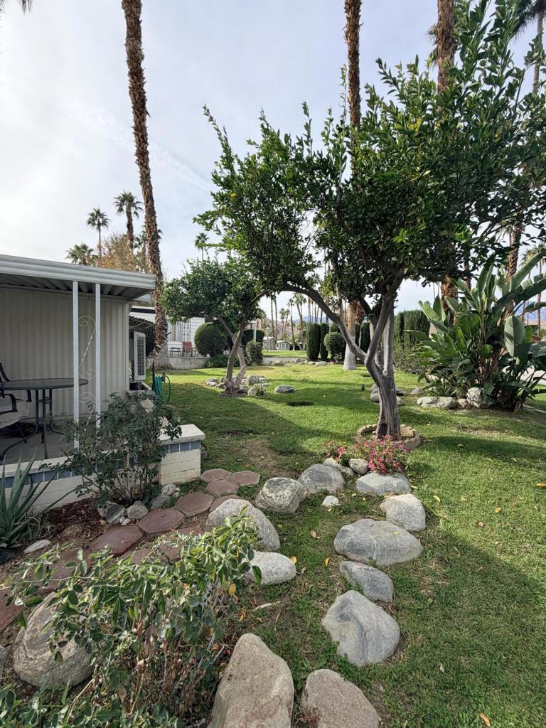 Manufactured In Park for sale at 288 Turf Paradise Street, Rancho Mirage CA featuring 2 beds and 2 baths