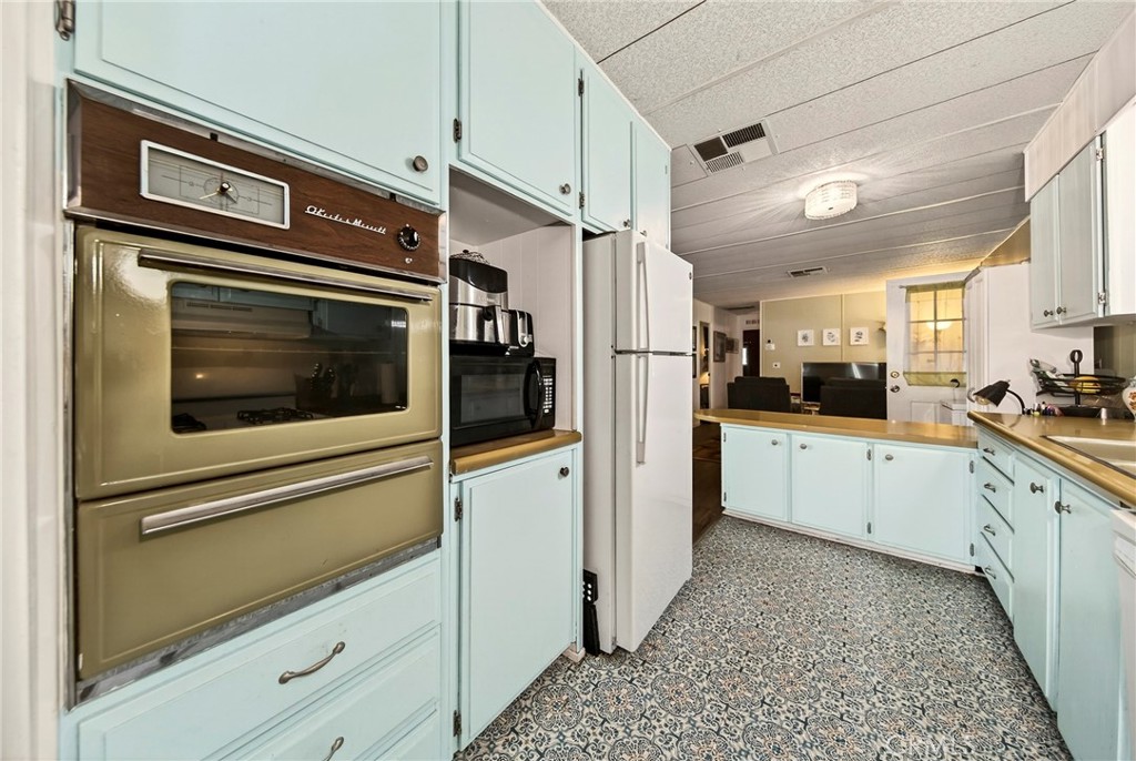 Manufactured In Park for sale at 45055 E Florida Avenue 78, Hemet CA featuring 2 beds and 2 baths