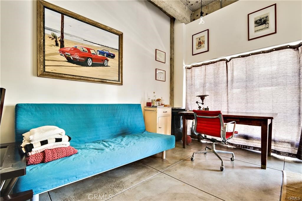 Residential Lease for rent at 100 W 5th Street 2G, Long Beach CA featuring 1 bed and 1 bath