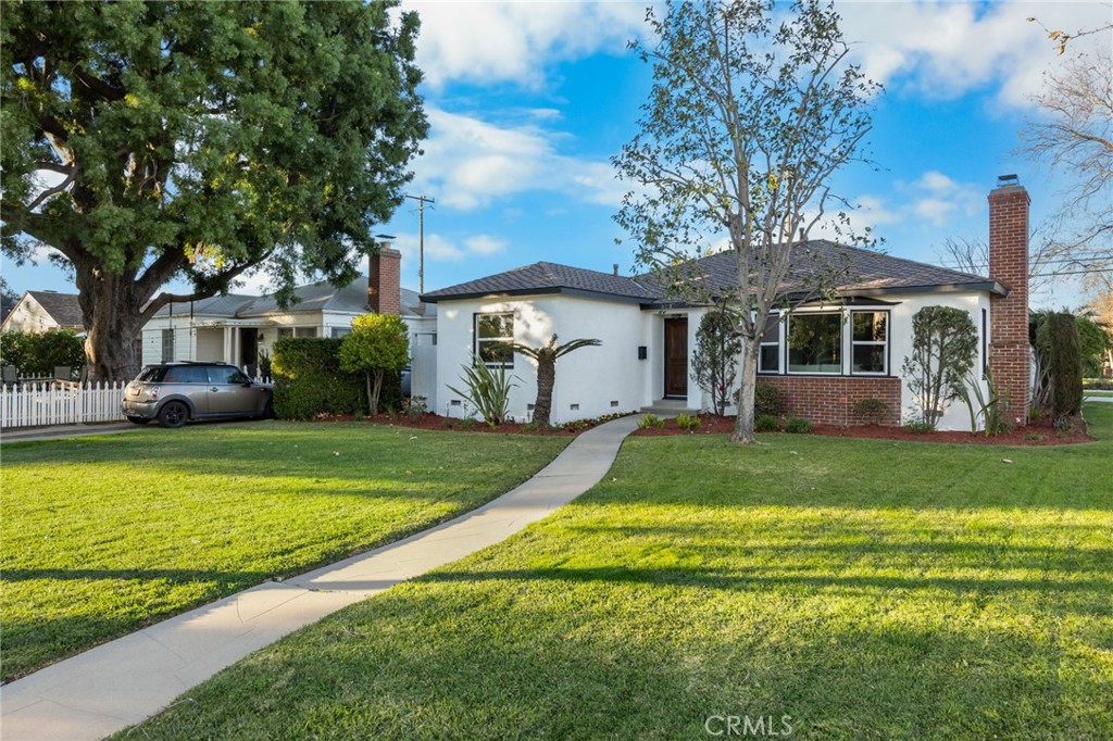 Residential for sale at 623 E 20th, Santa Ana CA featuring 3 beds and 2 baths