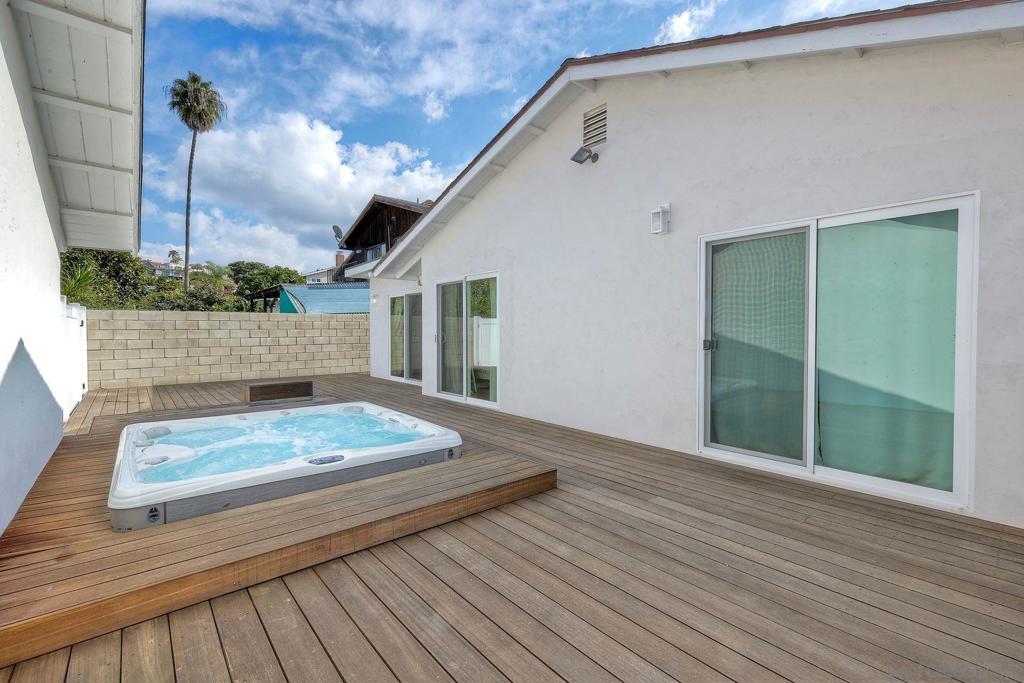 Residential Lease for rent at 1166 Agate St, San Diego CA featuring 3 beds and 3 baths