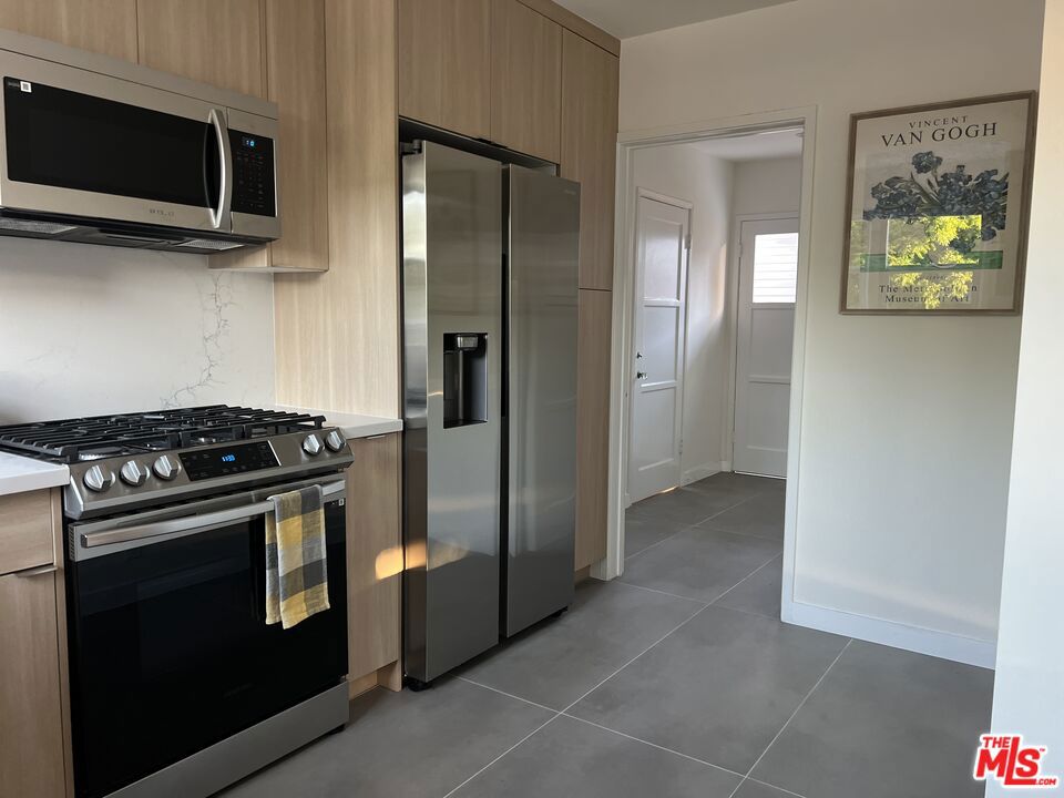 Residential Lease for rent at 546 Hahn Avenue, Glendale, Los Angeles County CA featuring 2 beds and 1 bath