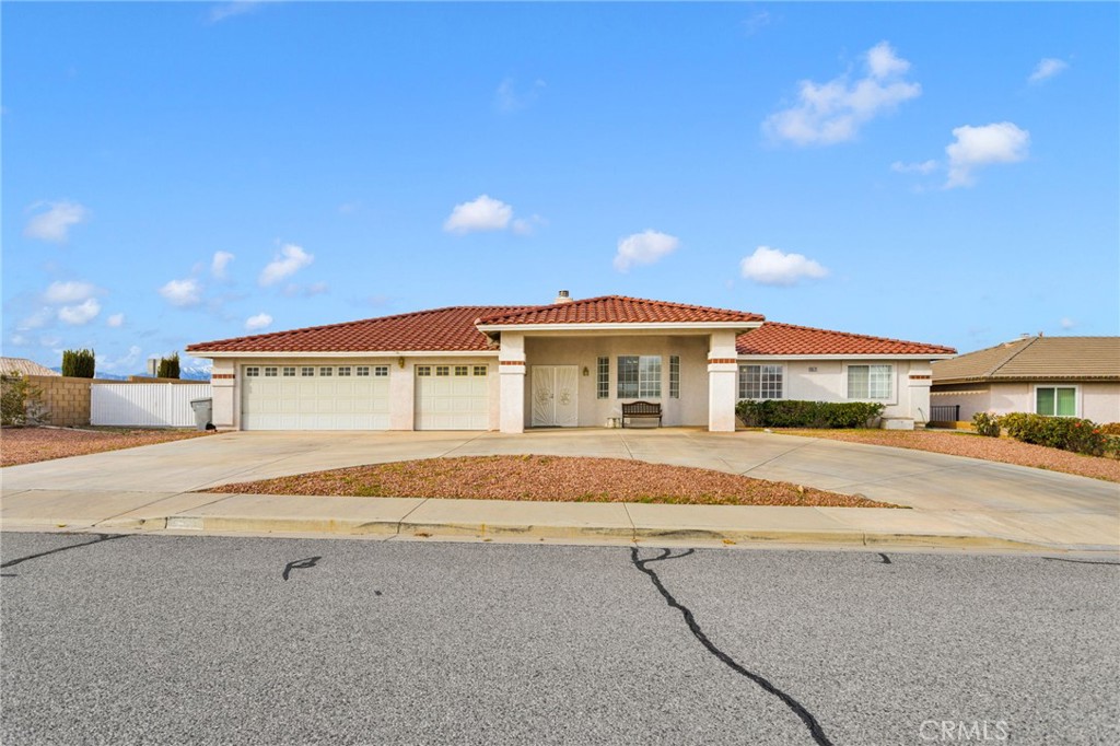 Residential for sale at 10578 Westway, Hesperia CA featuring 4 beds and 2 baths