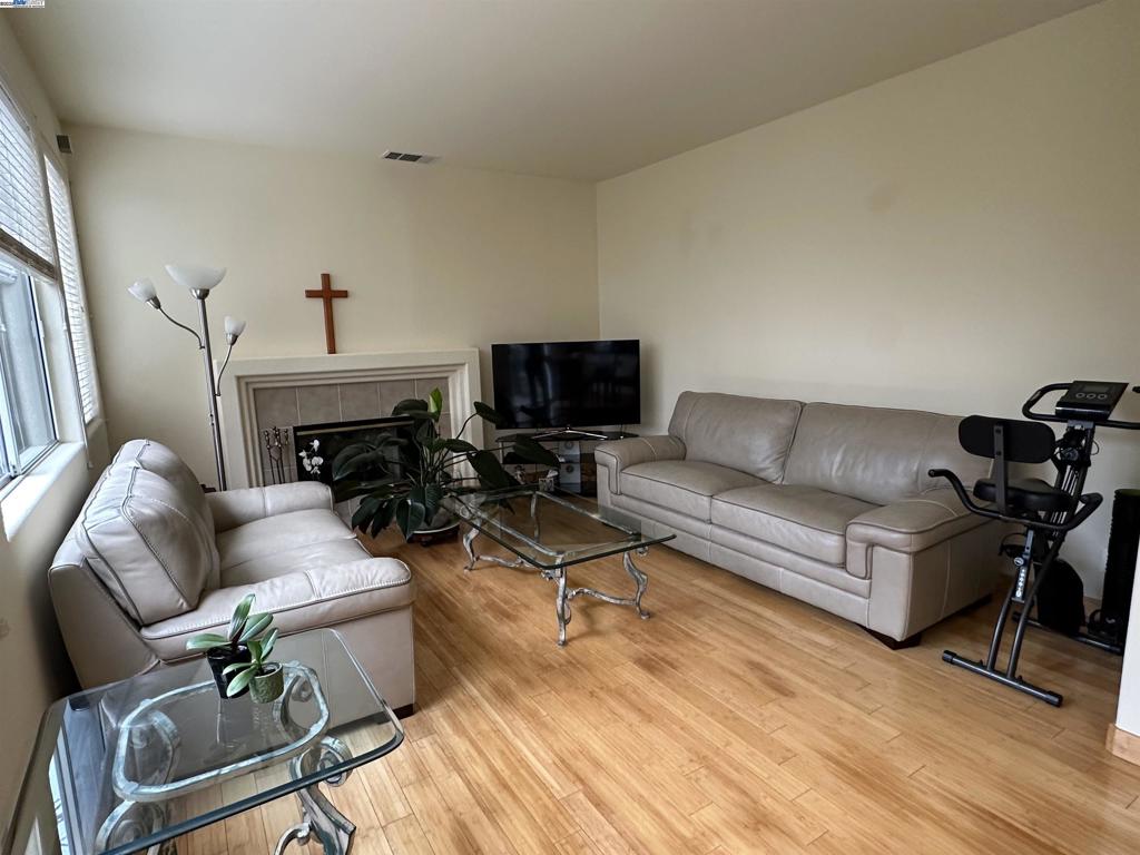 Residential Lease for rent at 1448 Dumaine St, Concord CA featuring 3 beds and 3 baths