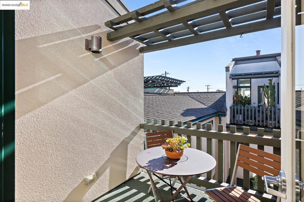 Residential for sale at 6555 Shattuck Avenue, Oakland CA featuring 1 bed and 2 baths