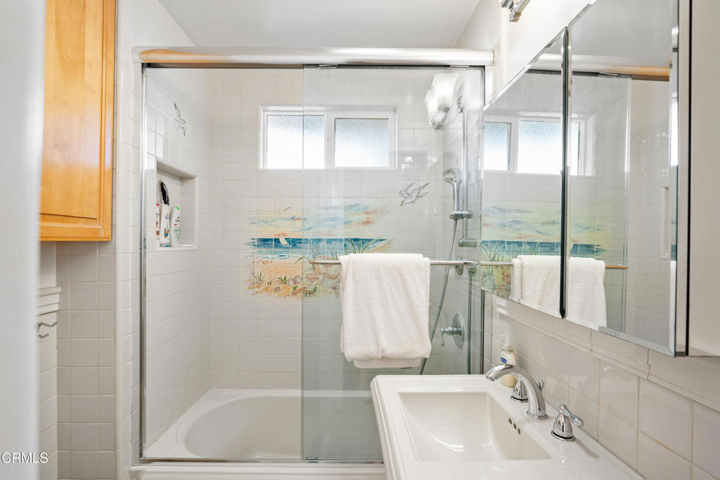 Residential Lease for rent at 3321 Ocean Drive, Oxnard CA featuring 4 beds and 5 baths