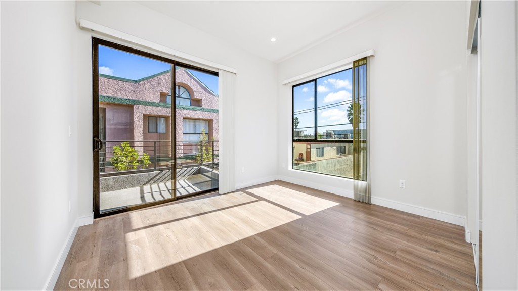 Residential Lease for rent at 1128 Stanley Avenue D, Glendale, Los Angeles County CA featuring 3 beds and 3 baths