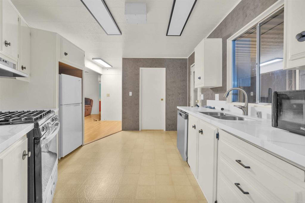 Manufactured In Park for sale at 243 Havenview Lane, Oceanside CA featuring 2 beds and 2 baths