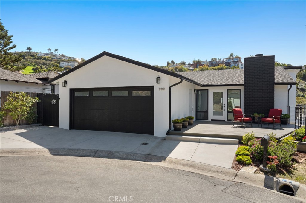 Residential Lease for rent at 990 Meadowlark Drive, Laguna Beach CA featuring 3 beds and 2 baths