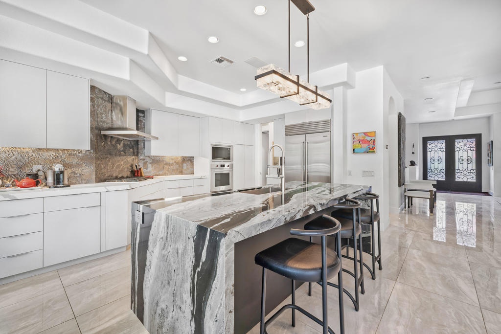 Residential Lease for rent at 4 Mesquite Ridge Lane, Rancho Mirage CA featuring 3 beds and 3 baths