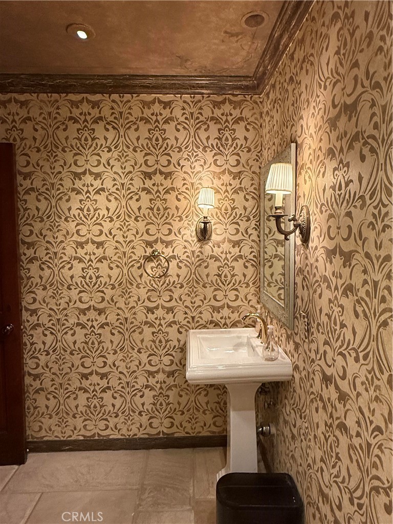 Residential Lease for rent at 380 N Chandler Ranch, Orange CA featuring 5 beds and 7 baths