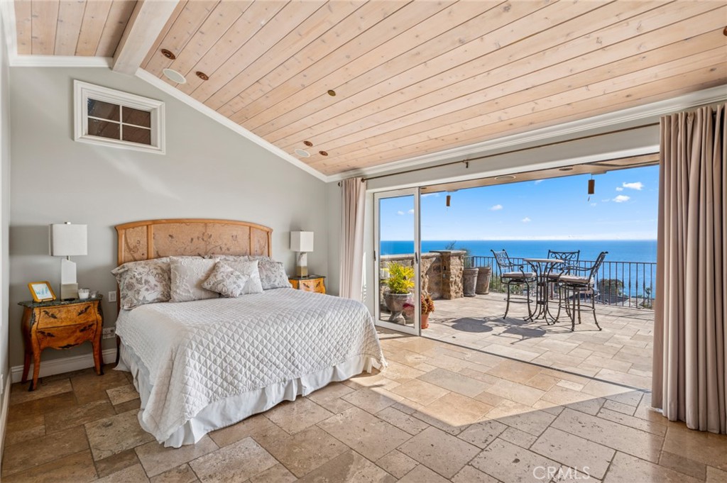 Residential Lease for rent at 325 Camden Place, Laguna Beach CA featuring 4 beds and 5 baths