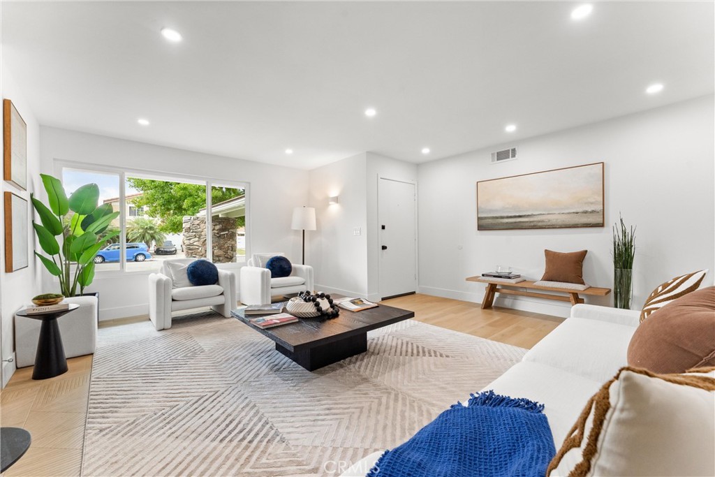 Residential Lease for rent at 3621 Myrtle, Irvine CA featuring 3 beds and 2 baths