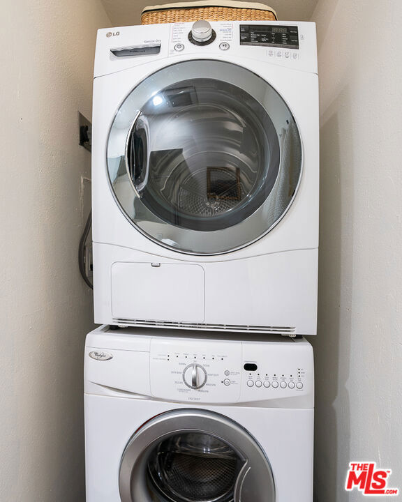 Active for sale at Los Angeles, CA, Los Angeles, CA CA and 1 bath