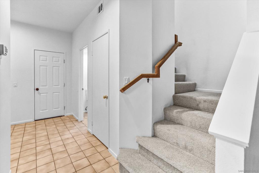 Residential Lease for rent at 2240 LAGO VENTANA, Chula Vista CA featuring 3 beds and 3 baths